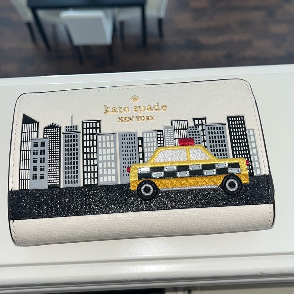 Kate Spade Nyc Big Apple Medium Wallet